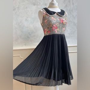 Yumi kim | crochet neck flower dress with black skirt | size 10